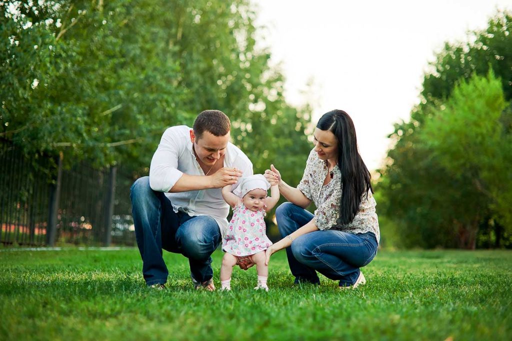 mum and dad with child co-parenting
