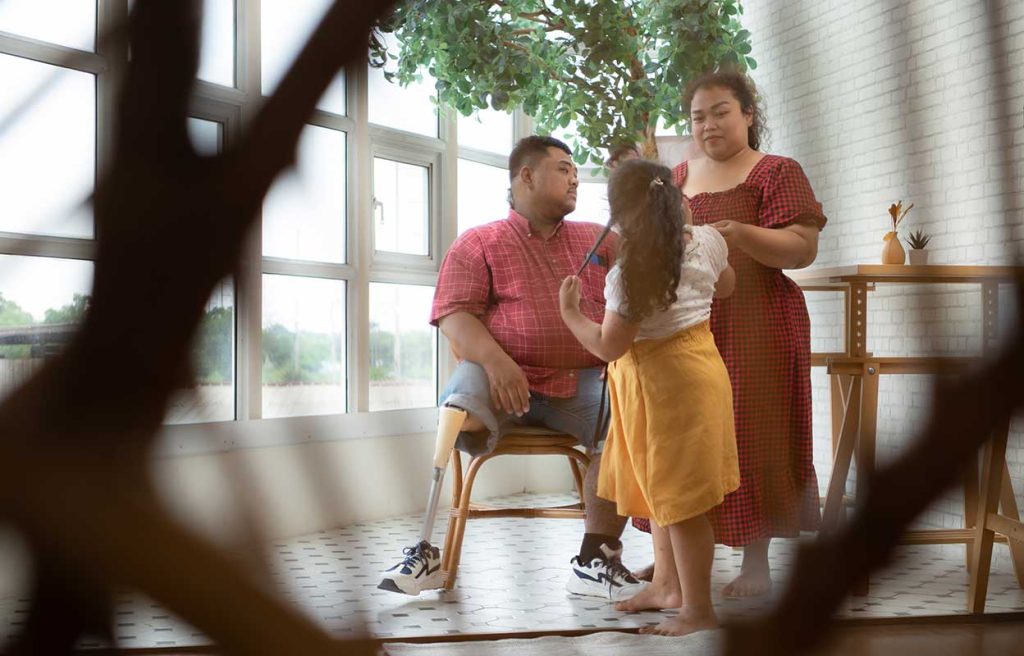 parents with child, telling the children
